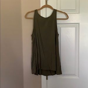 Hi Neck Sleeveless Top